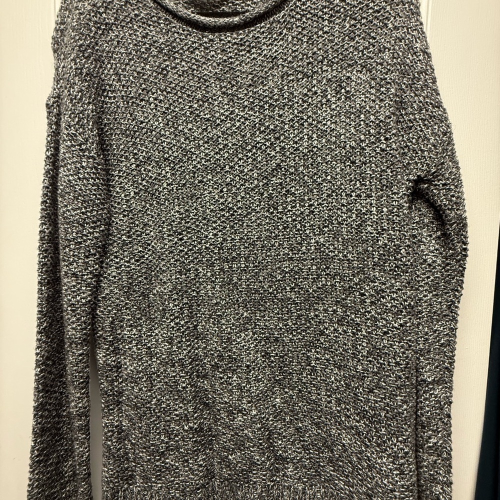 Black and white  Women's Sweater-New without tags
